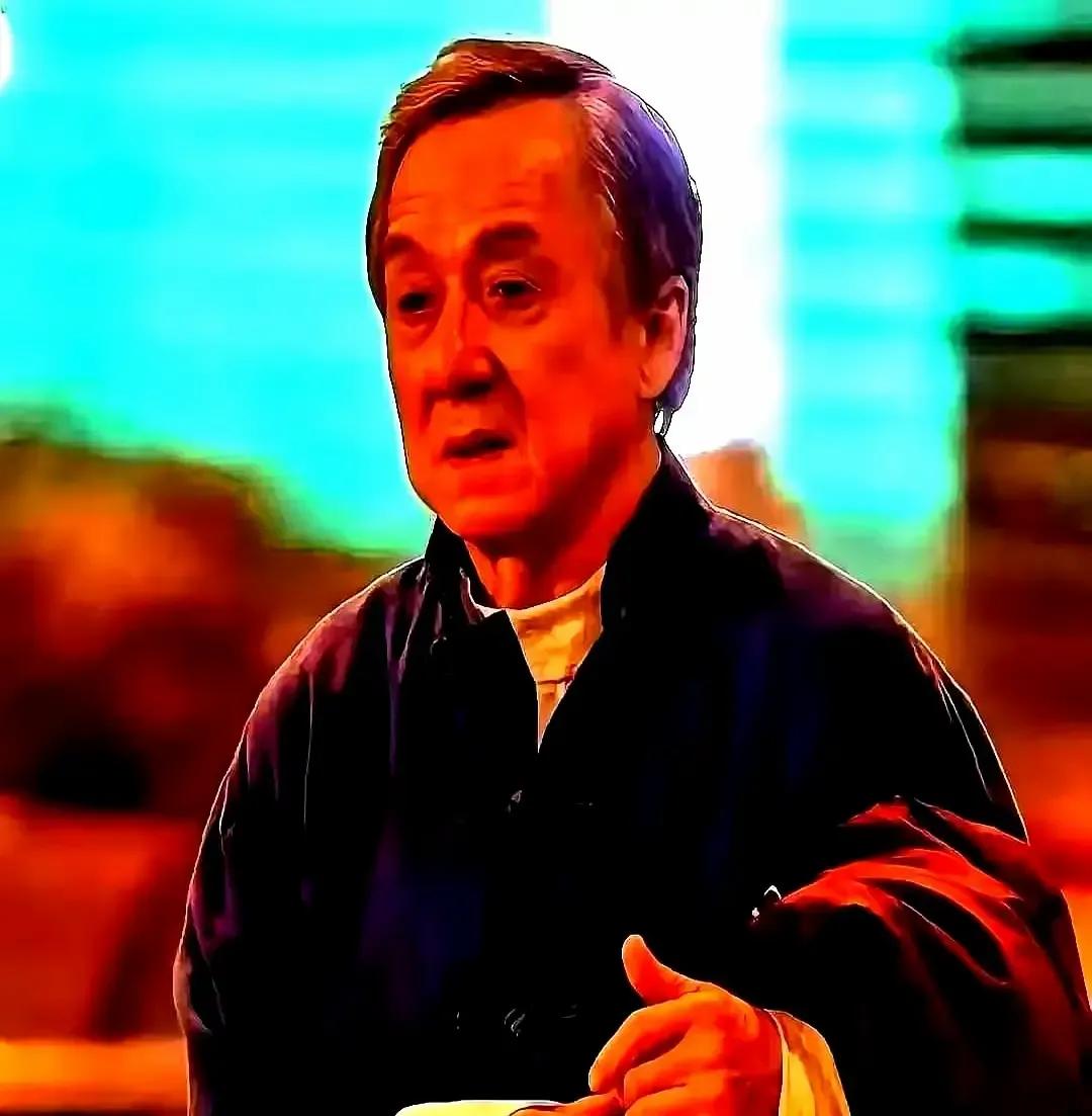 成龙七十岁还在拍跳车戏，女儿却在加拿大捡超市扔掉的面包。
屏幕里他摔打不死，屏幕