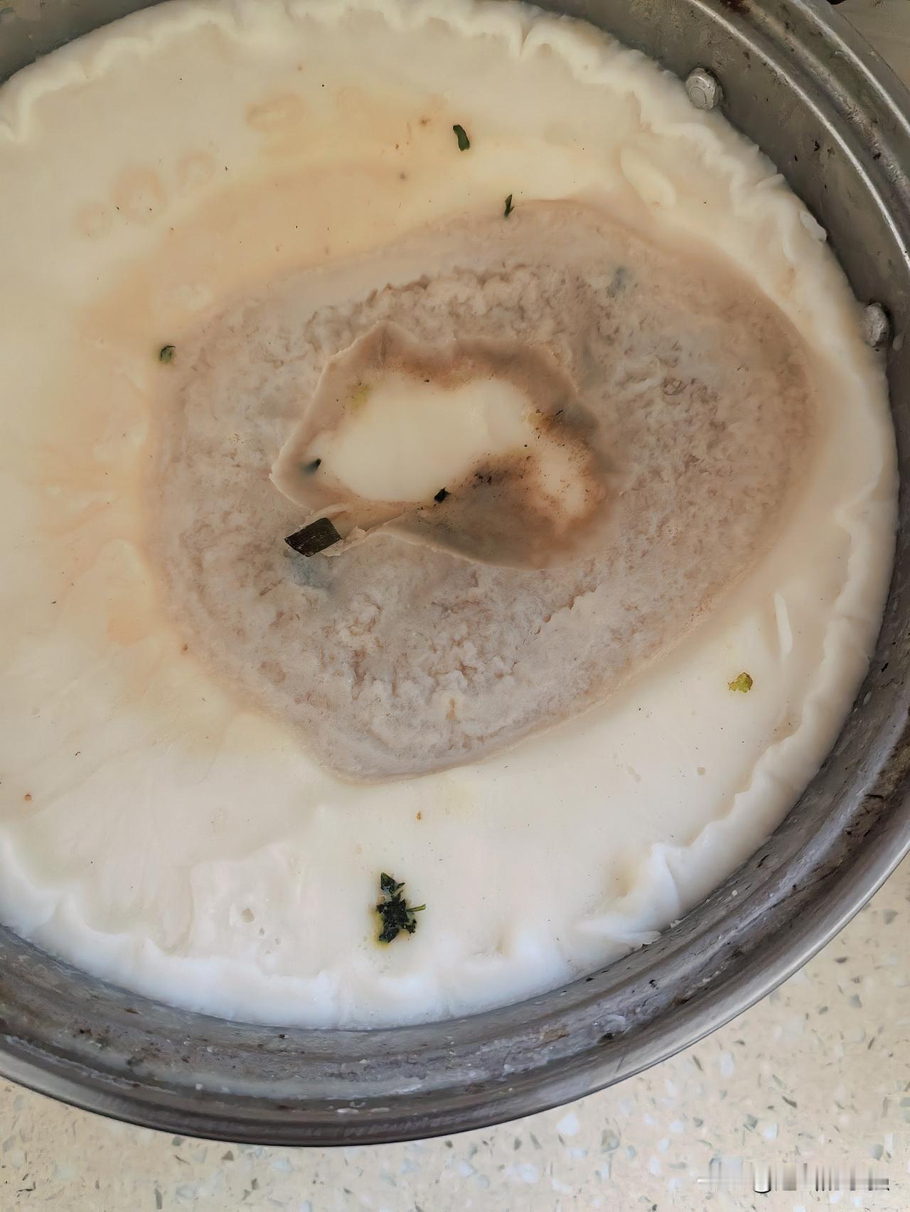 这猪油怎么这么黑？
给人一种不健康的感觉。
这可如何是好？