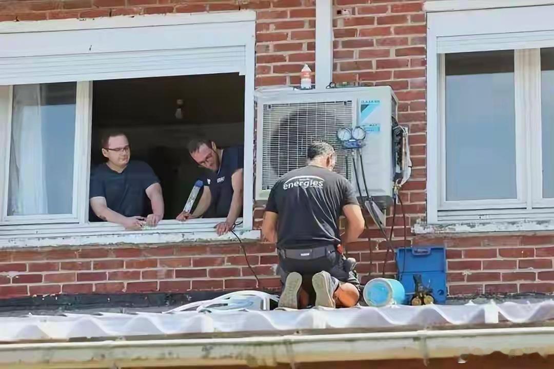 我心里极不平衡的是，中国厂家为什么要把销往欧洲的空调价格定的那么低？在这种环境条
