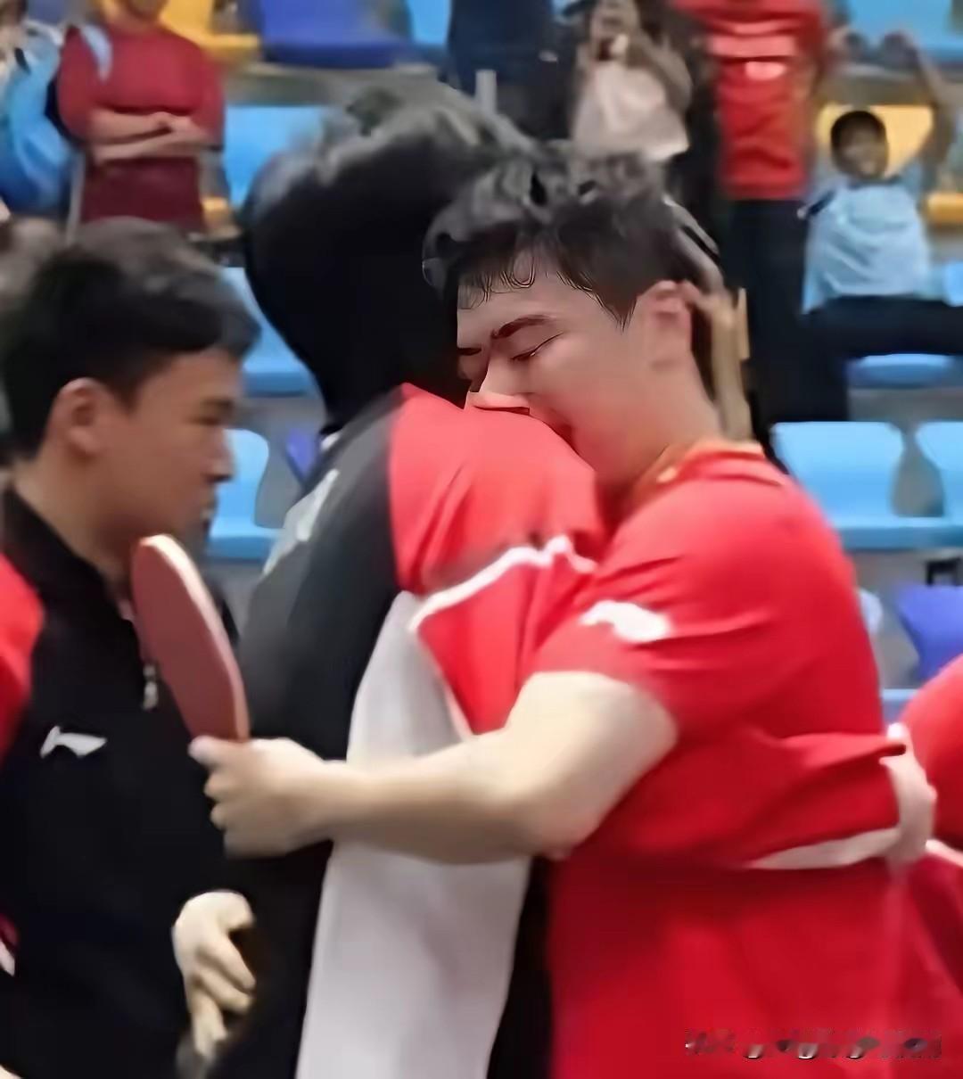 亚锦赛男团要不是林诗栋兑现了命悬一线，中国队就被小日子横扫了。日本队在给中国男团