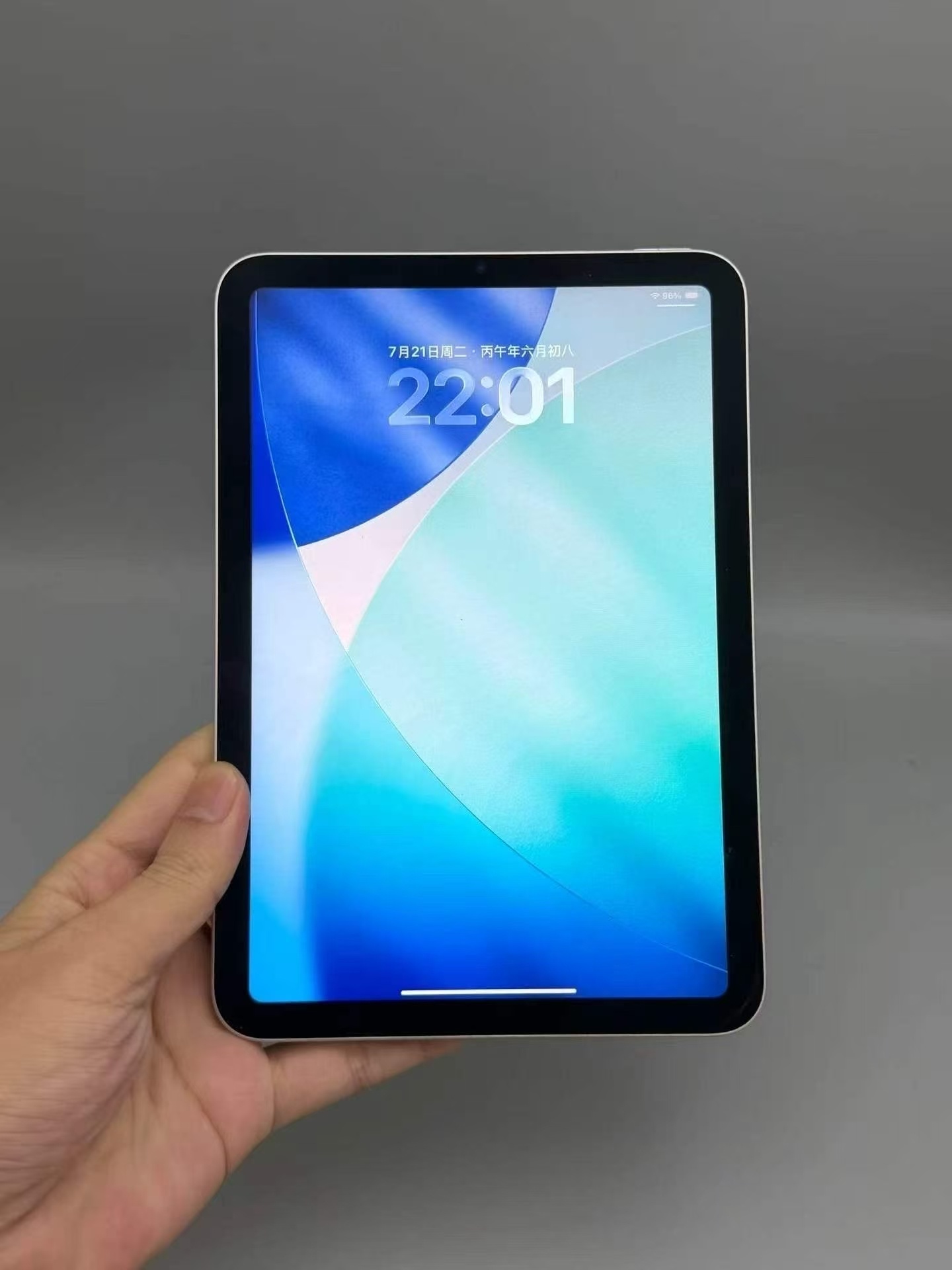 苹果新款iPad mini预计10月发布，将成为首款具备防水能力的iPad。该机