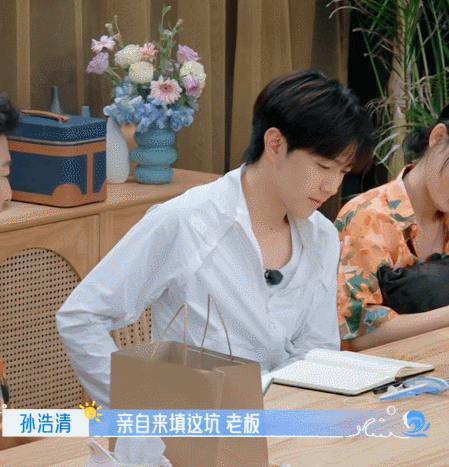 刘涛[超话]刘涛 不重要我买单不是… 刘涛这格局也太大了吧！说 “我的物资是无底