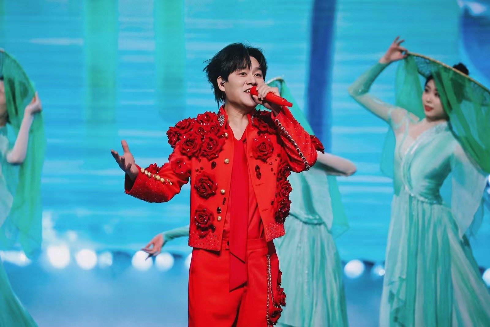 湖南春晚洛琦我把这湘唱给你听 谁懂啊！现场听洛琦唱歌的震撼感直接翻倍！嗓音穿透舞