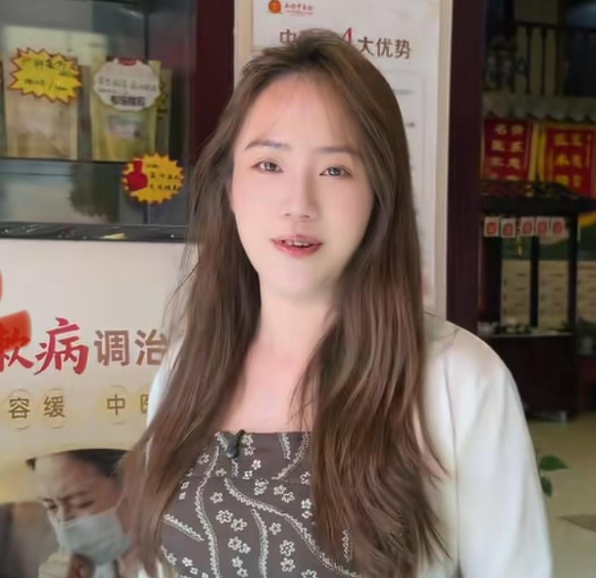 彻底破防！小妹轻信前夫心软帮忙刷脸，如今惨遭被坑！网友:也难怪她会歇斯底里。究竟