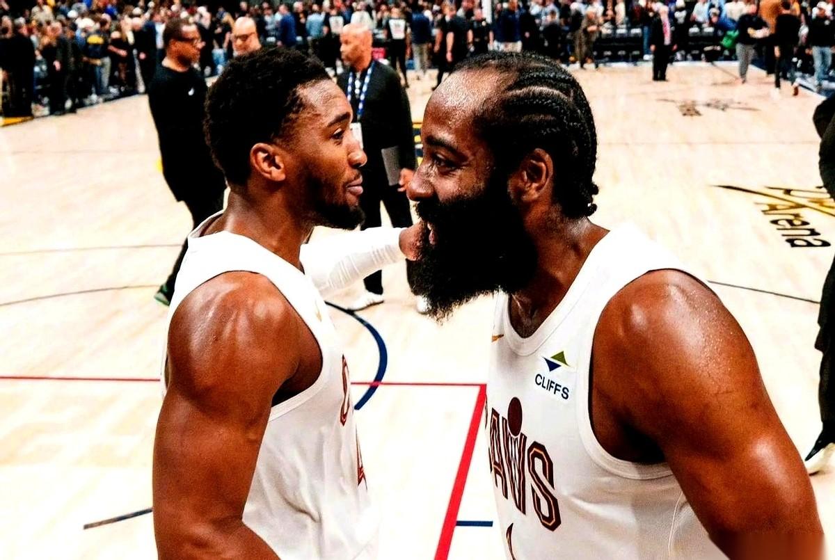 有时候真就忍不住去想，如果把现在的这帮人，直接平移给18年的哈登……
那画面，简