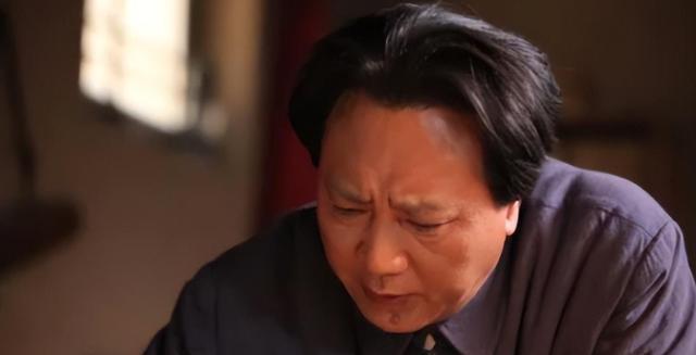 1976年毛主席逝世后，为在影视作品中还原伟人形象，八一电影制片厂在全国遴选特型