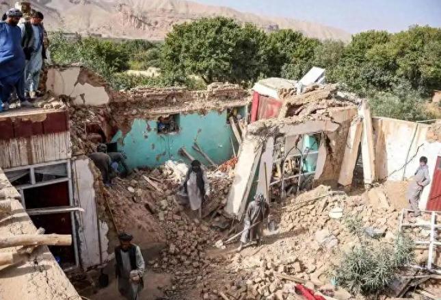 [微风]援助见格局！阿富汗地震：美国沉默，印度送的15吨物资里竟有8斤茶？还是中