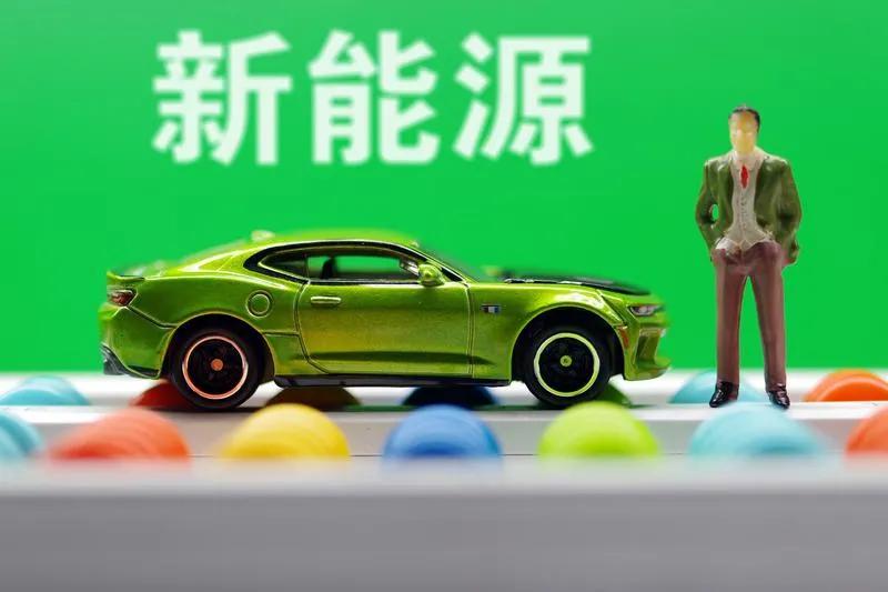 新能源车保费高确实是个让人头疼的问题。2025年新能源汽车车均保费达4395元，