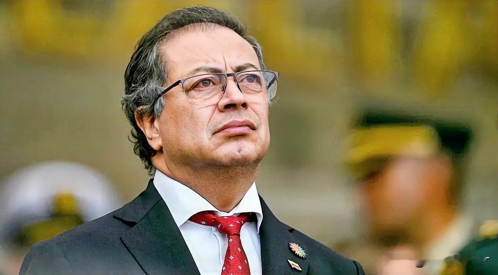 哥伦比亚总统彼得罗表示，被扣押的马杜罗不应该在美国受审，而应该在他自己的国家受审