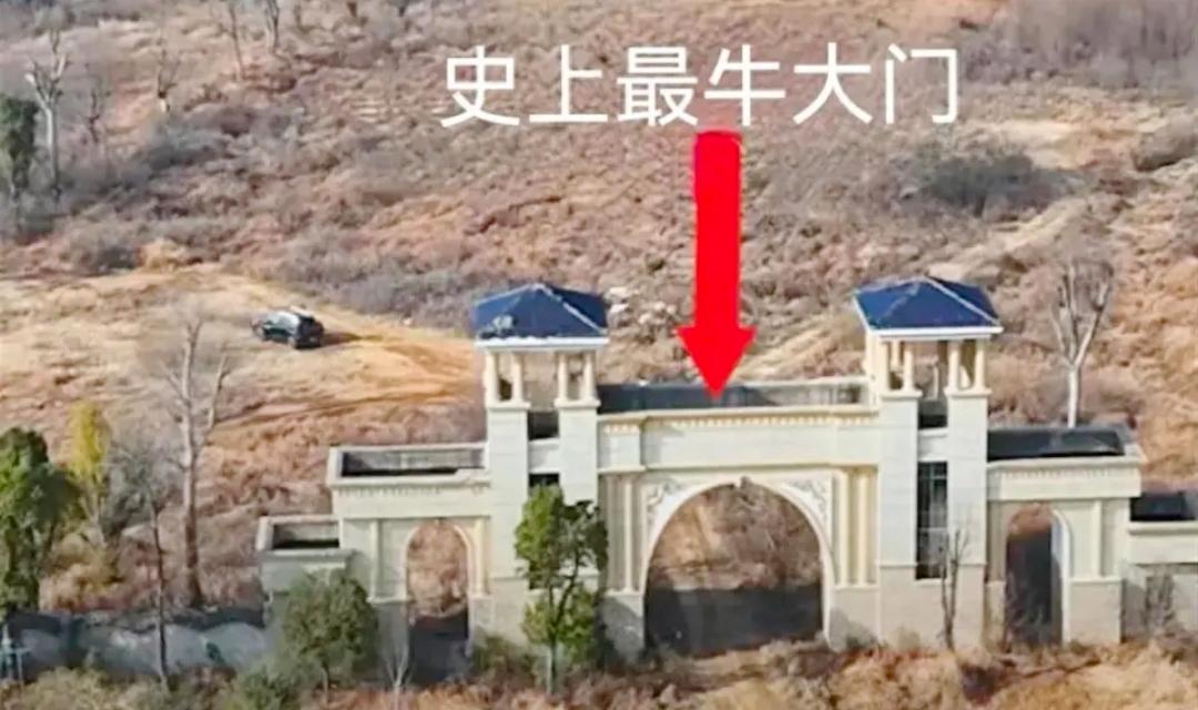 仅凭一座大门，卖光2000套房!许家印把河南老乡坑得多惨?两千套房，只有一座大门