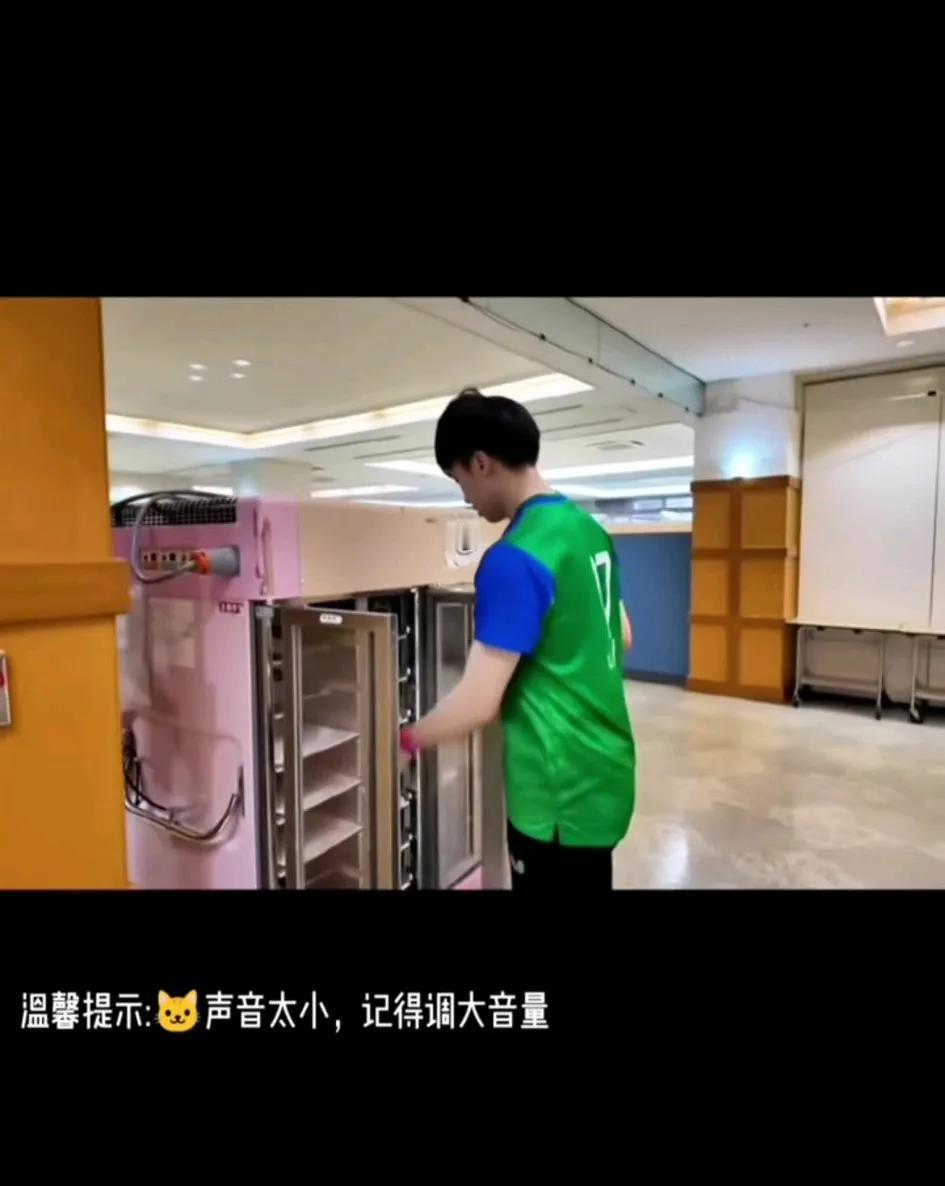 我感觉到他结婚后都不会和他老婆吵架的那种，肯定会被欺负[捂脸]
打起球来还是挺凶