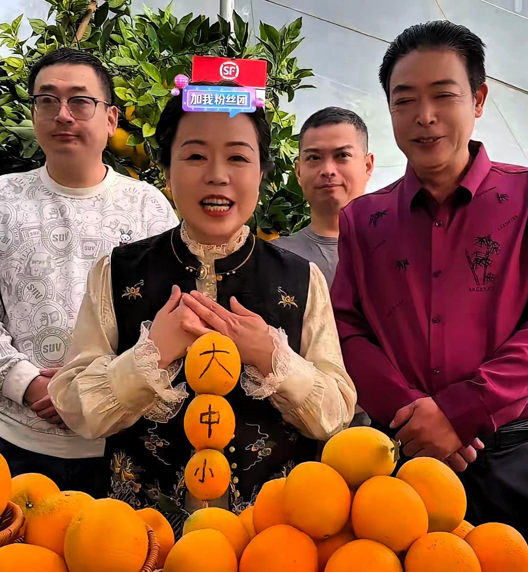 立冬许妈直播太戳心！
带家乡脐橙致谢，满屏都是实在暖意！

蹲许妈的立冬直播，一