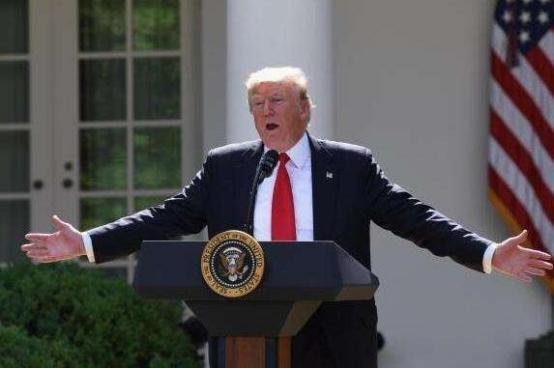 二战时，法国坚持了六周就投降了，丹麦坚持了四个小时就举白旗了。美国想强占格陵兰岛