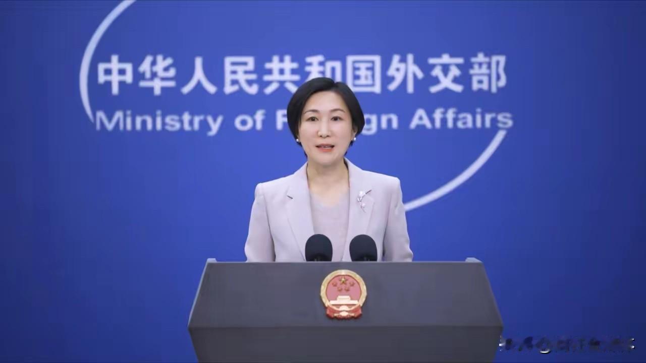 外媒拿模糊卫星图找茬黄岩岛，毛宁四字霸气回应，直接噎住西方记者
 
近日外媒凭借