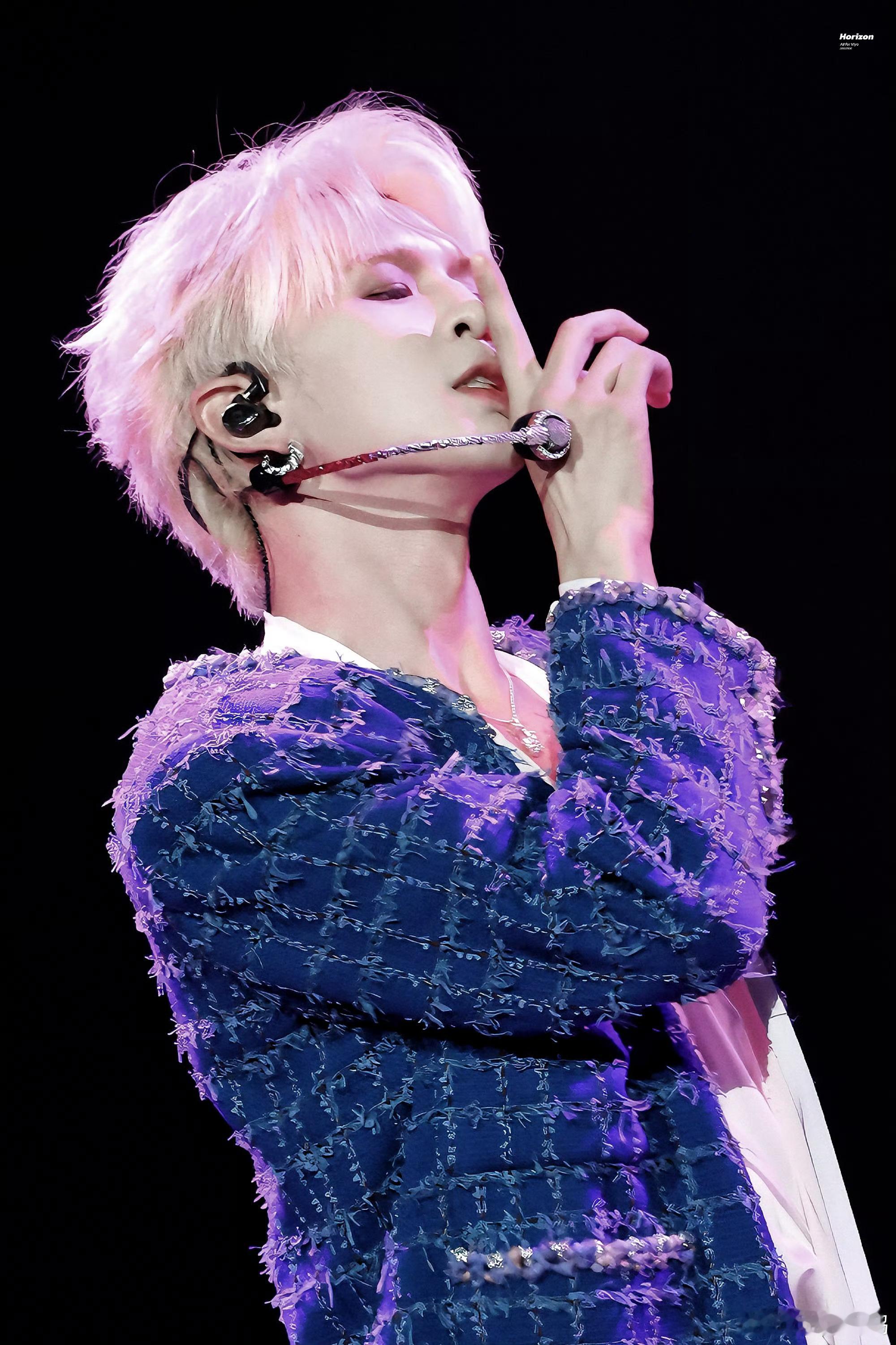 何浩楠新歌热血当歌 何浩楠《热血当歌》用歌声传递力量，旋律大气昂扬，情感真挚饱满