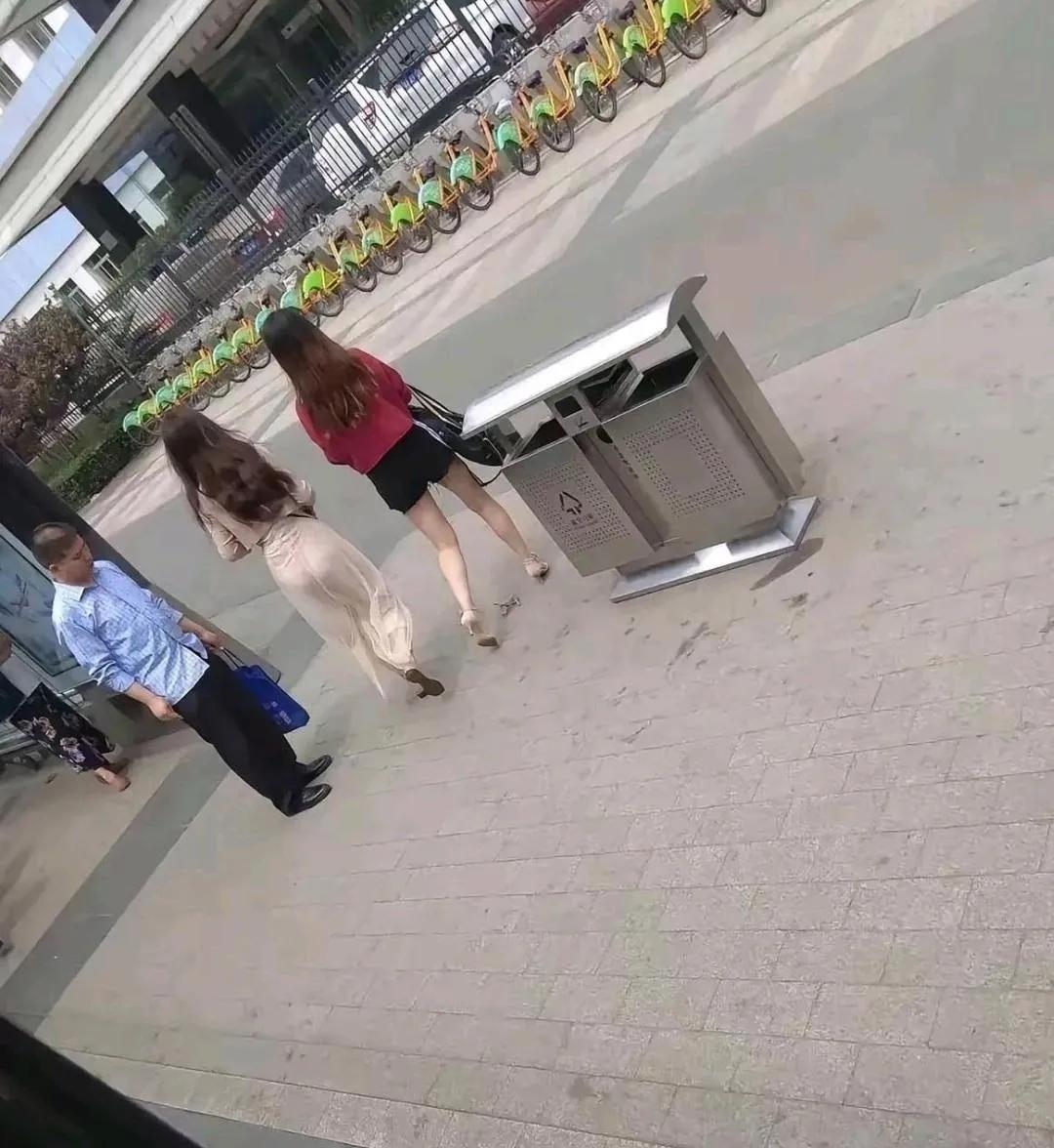 这一排单车真整齐？