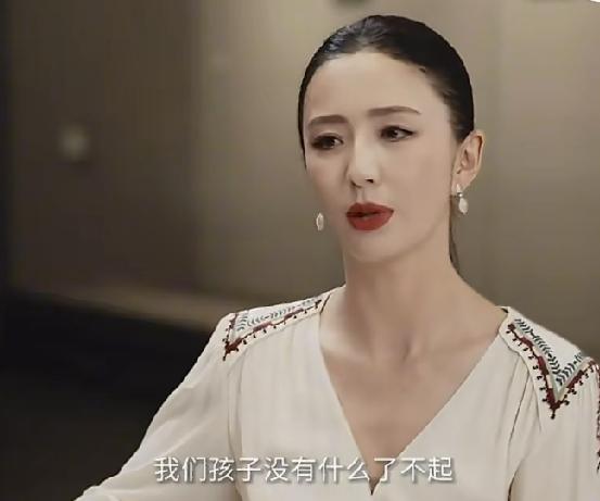 记者问佟丽娅：你现在为什么频繁晒儿子？

佟丽娅无奈的苦笑，回答道：因为藏不住了