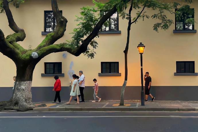 一辈子很短，要么有趣，要么老去。 ——  老舍《把日子过得有趣》  