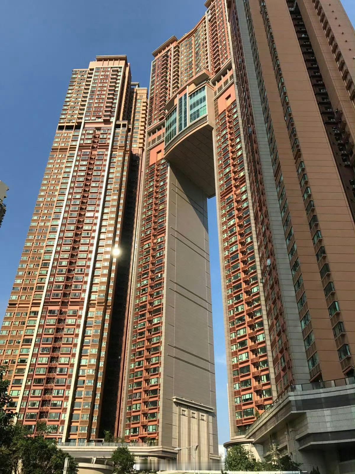 香港主体经济香港股市香港楼巿 「香港中原集團創辦人表示：香港樓市已由復甦期轉入高