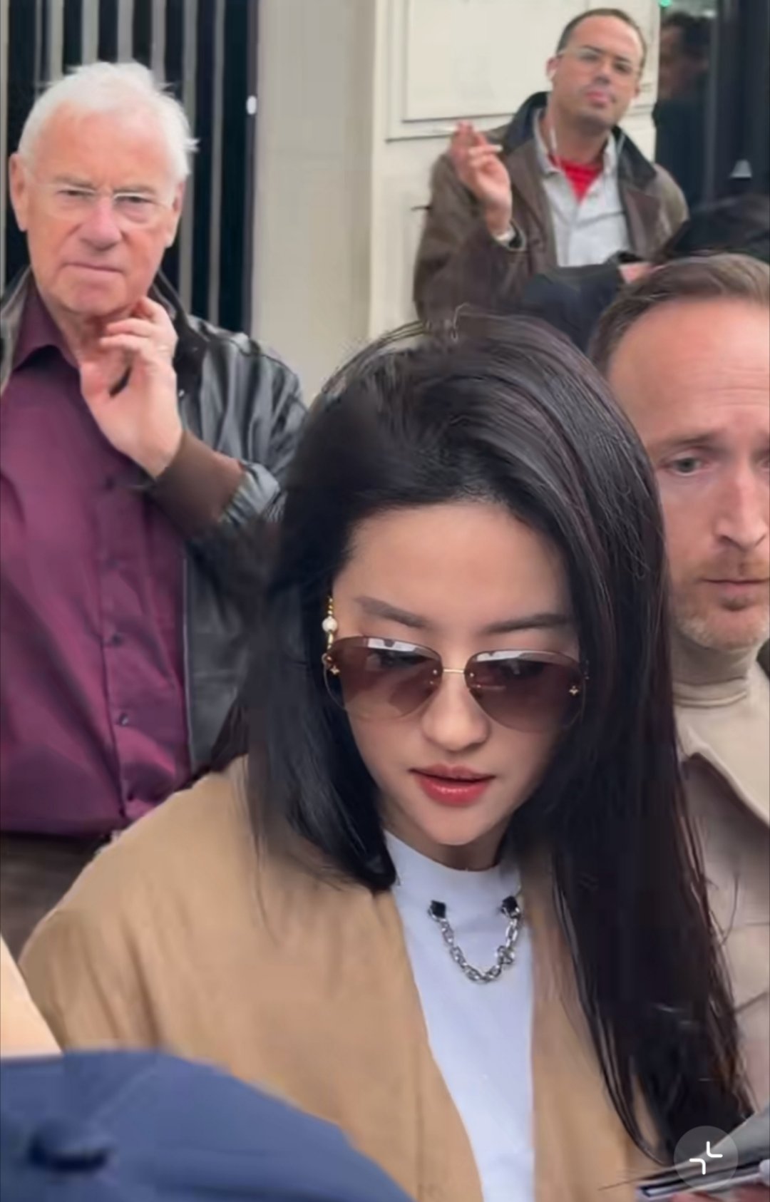 这怼脸拍的状态，刘亦菲恐怖美貌 