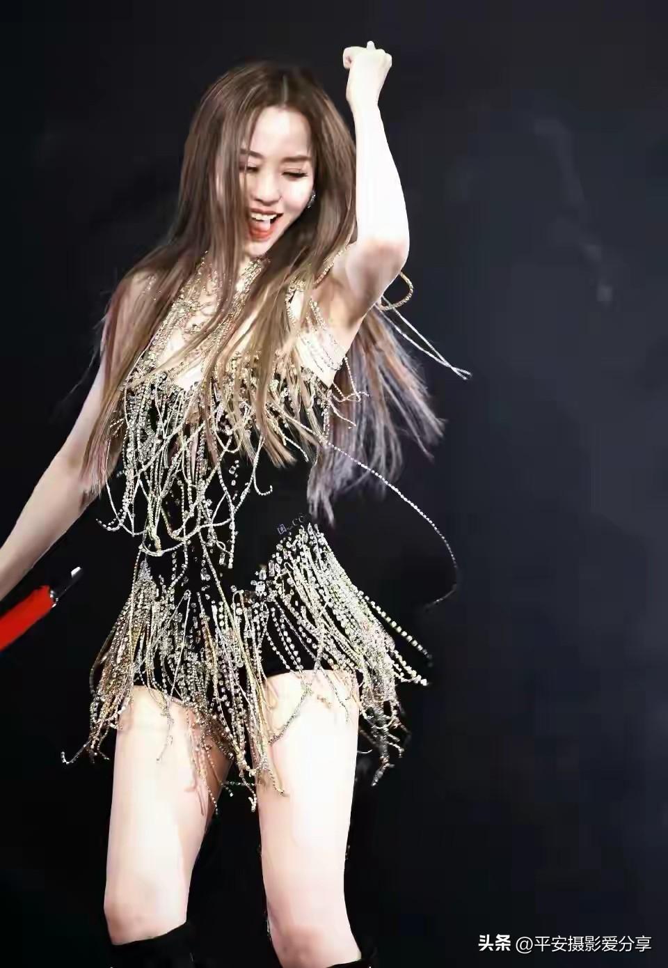 张靓颖演唱会热舞有哪些女生日常好看穿搭可以借鉴 张靓颖 张靓颖生图 张靓颖腿 张