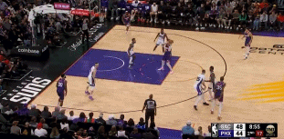 NBA赛场镜头：蒙克蒙克蒙克，会盖帽会扣篮的蒙克！
  太阳和国王的比赛，第二节