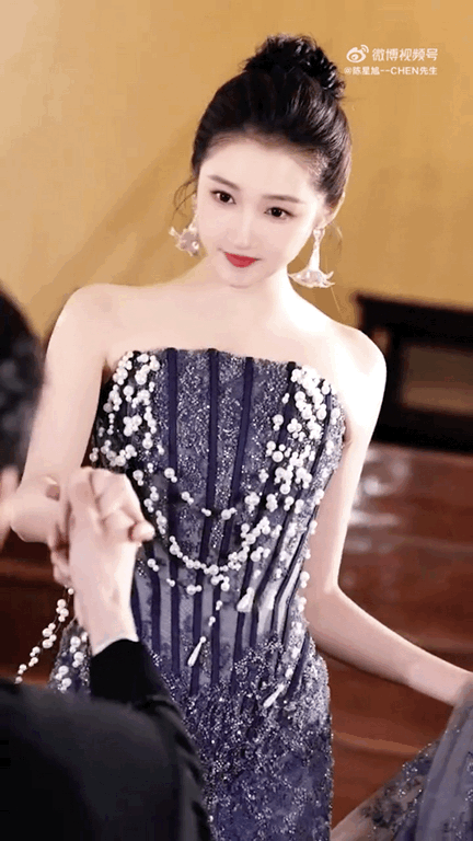关晓彤孟露莎 豪门小说女主脸标准答案关晓彤红掌关晓彤演孟露莎简直是标准答案！豪门