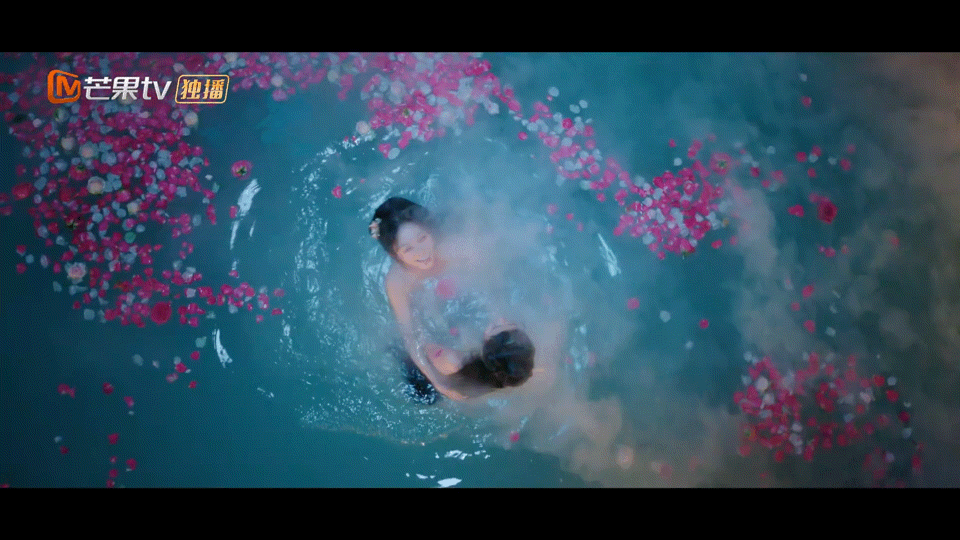 吴谨言赵昭仪共浴戏吗呀这个镜头好带感。。上一次看到女女洗澡还是在青蛇白蛇[开学季