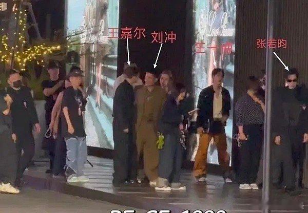 红毯这是有人抢出场顺序吗？ ​​​