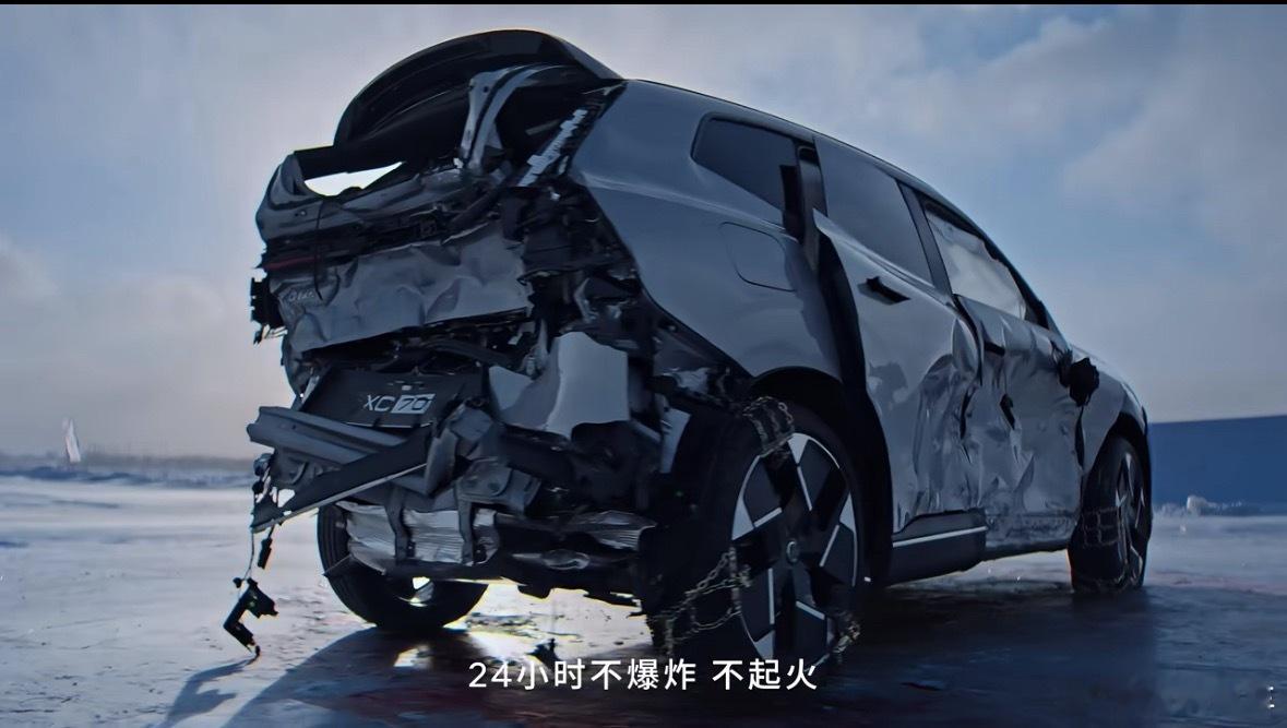 沃尔沃总裁硬刚绝望冰壶果然还是沃尔沃会整活儿，用6.5吨的大冰壶来做撞击测试。看