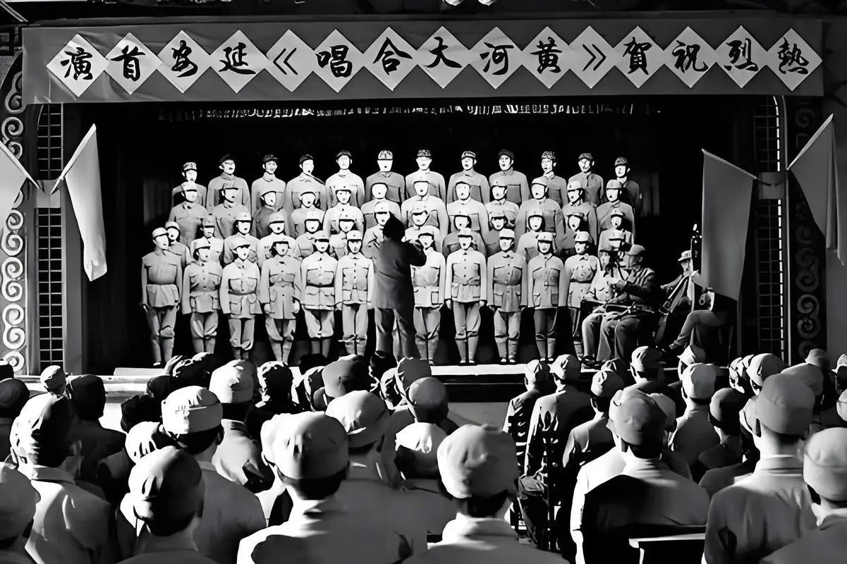 1939 年 4 月 13 日，《黄河大合唱》在延安陕北公学礼堂迎来首演，这部由