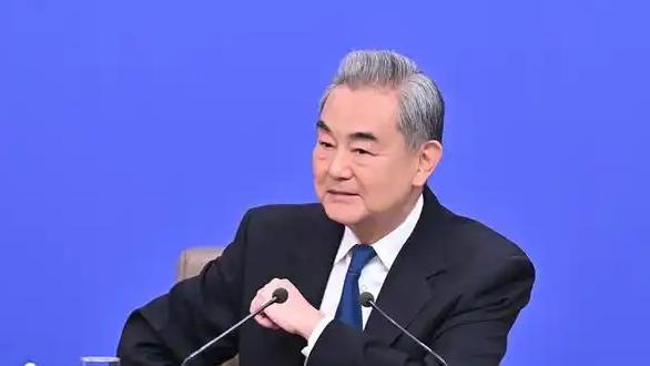 所谓南海国际裁决对中国来说如同一张废纸

7月21日，王毅在马尼拉会见东盟秘书长