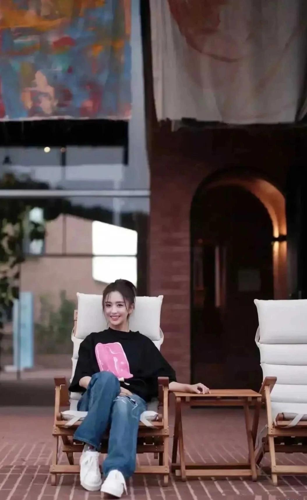 这么美的一个老婆，导演前夫竟然还舍得离婚，真是让人想不通啊！