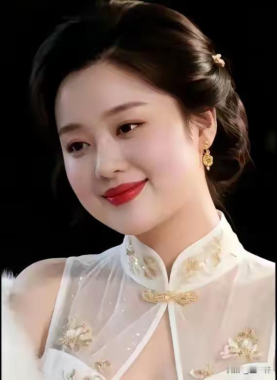 首先说她是懦弱。这样女人，内心不笃定，情绪不稳定。她们无法面对自己遇到的困难、问