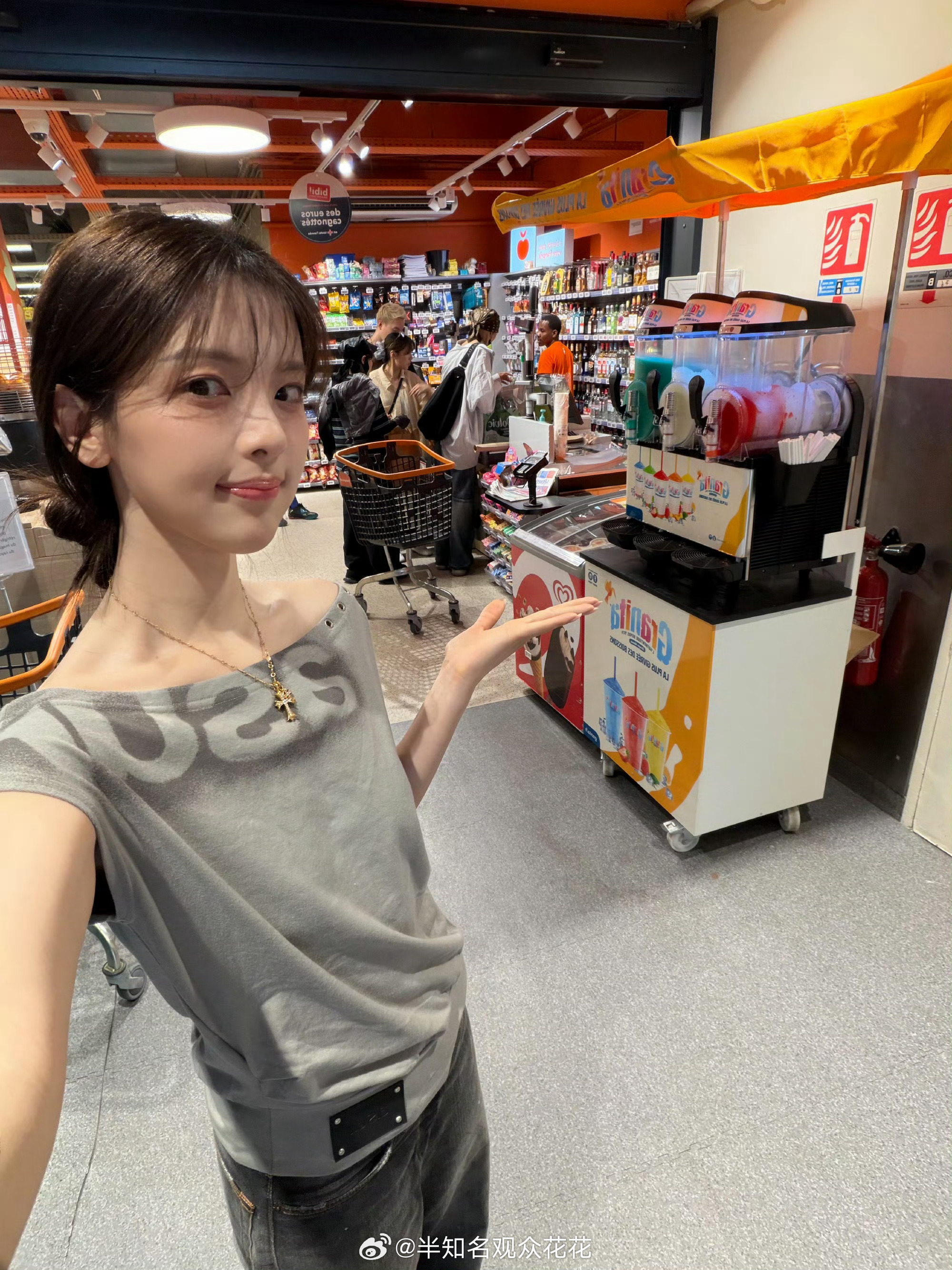 存一个旅游拍照模版这趟地球超新鲜杨超越要贡献多少神图杨超越在法国拍的照片