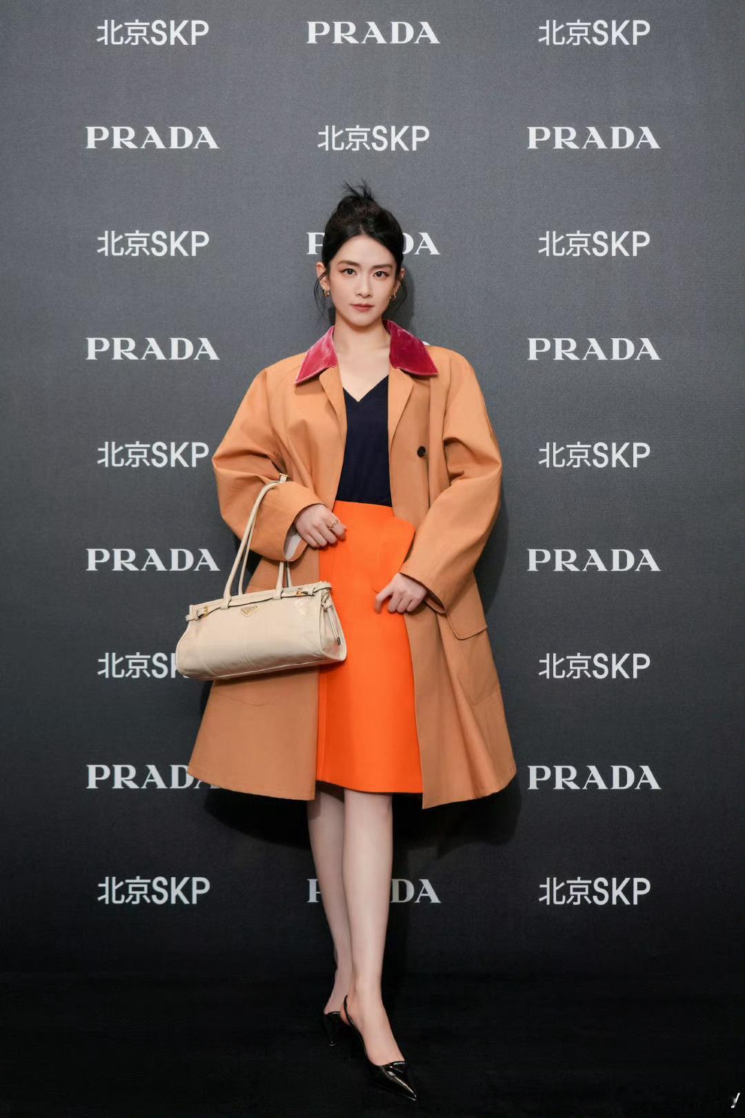 陈昊宇两天穿了三套Prada 2025春夏系列[鲜花] 