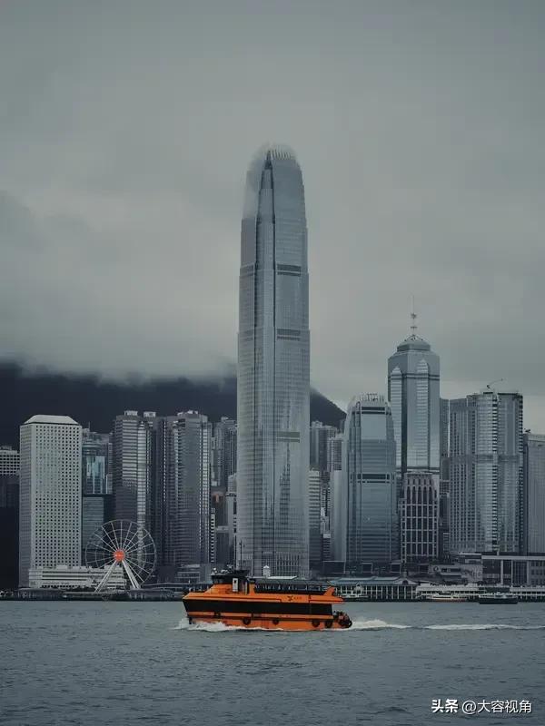 ▼澳门诗抄  何绍基《乘火轮船游澳门与香港作，往返三日，约水程二千里》
火激水沸