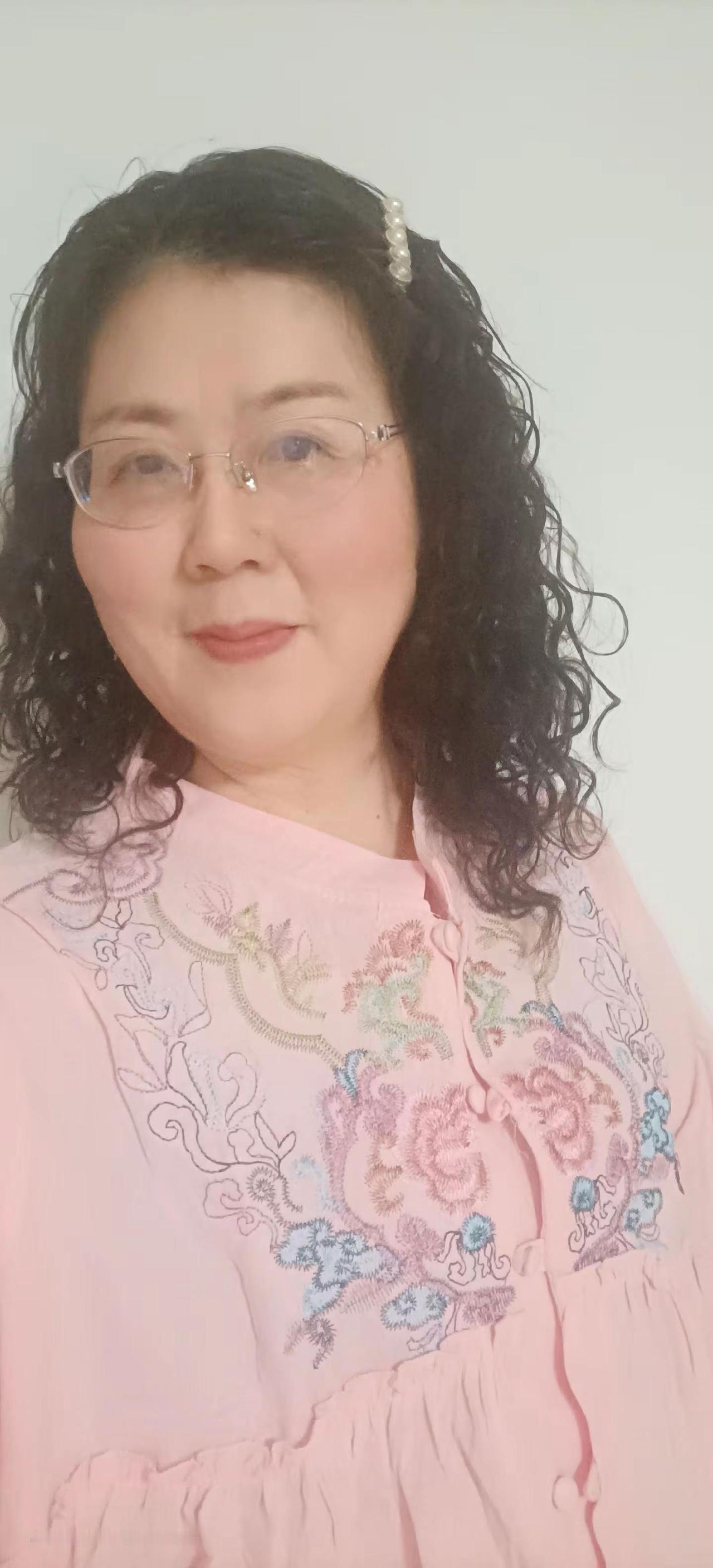 简单穿搭穿出自信穿出美丽 穿着得体是一种生活态度