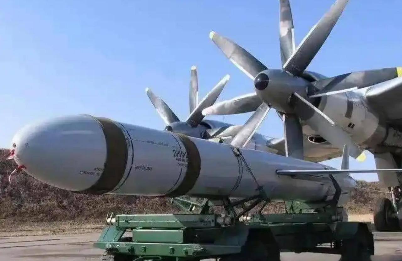 高市早苗在国会放完涉台狠话，把 “台湾有事” 和日本行使集体自卫权绑在一起，摆明