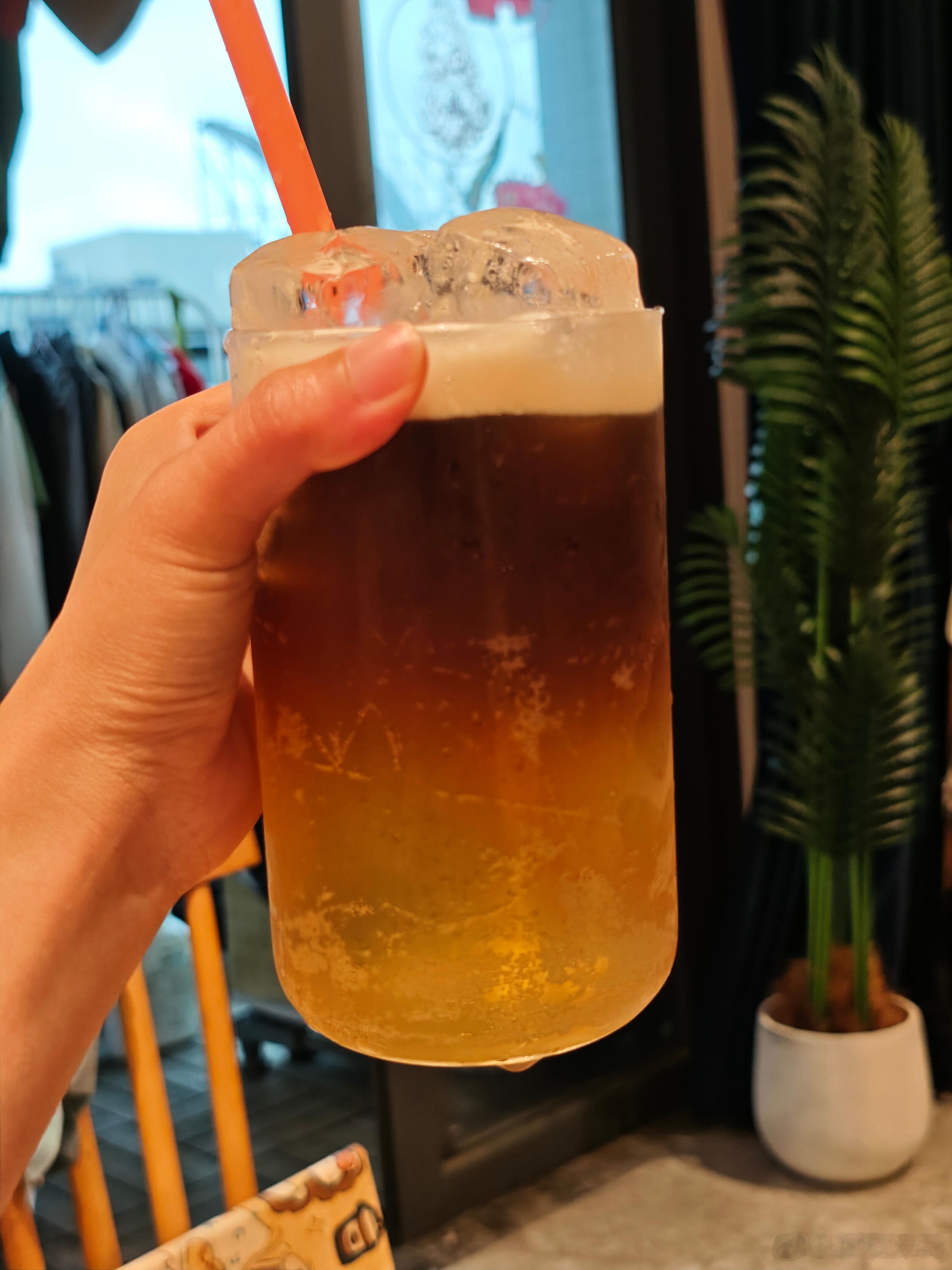 一个人在家真爽！！今天的搭配四舍五入我是在嚯可乐(っ˘ڡ˘ς)🥤～ 