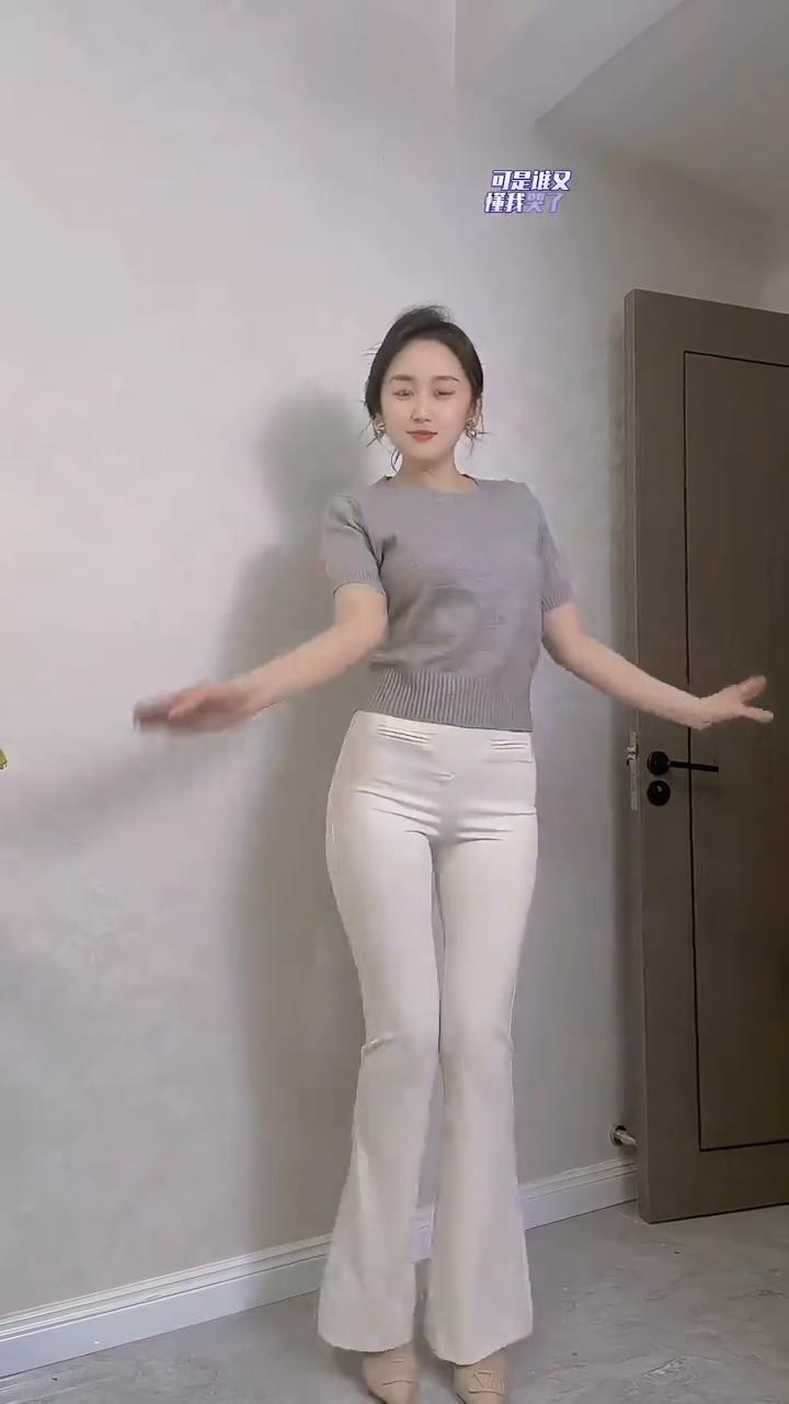 《可是情深缘浅》演唱：王一佳。
可是情深缘浅，找不会再相见。我们转身，以后你品，