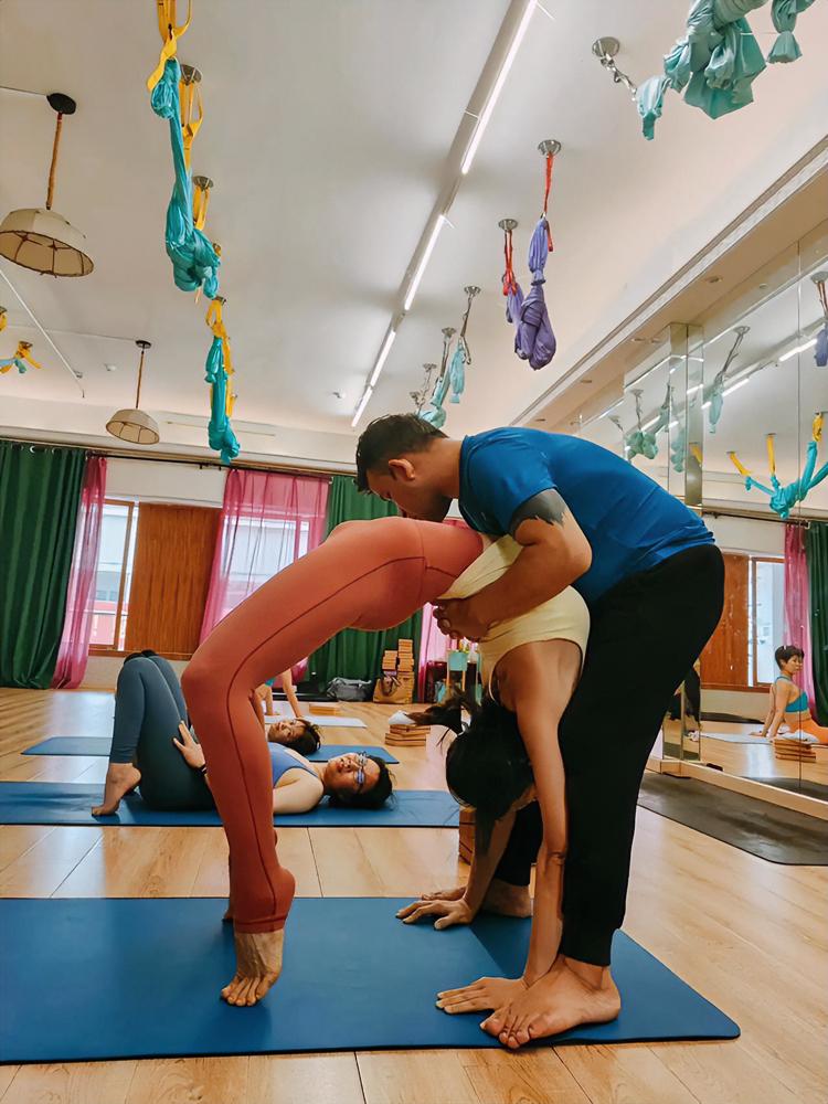 上海瑜伽馆高薪雇外籍教练，600-2000元一小时还一堆人抢？ 别被“正宗”忽悠