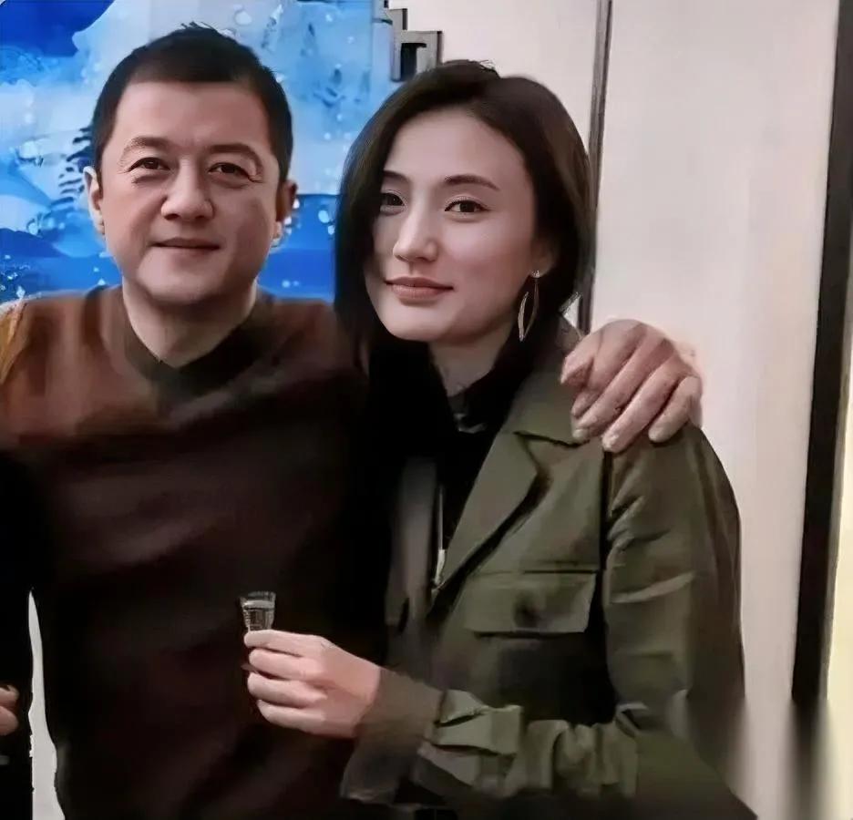 李亚鹏又上热搜了！

这次居然和离婚有关？

这位曾经靠颜值出圈的明星，年轻时凭