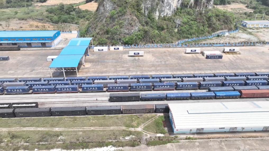 越南追加221亿元，大幅升级中越边境铁路建设规模。河内—海防区段从“单线先建”改