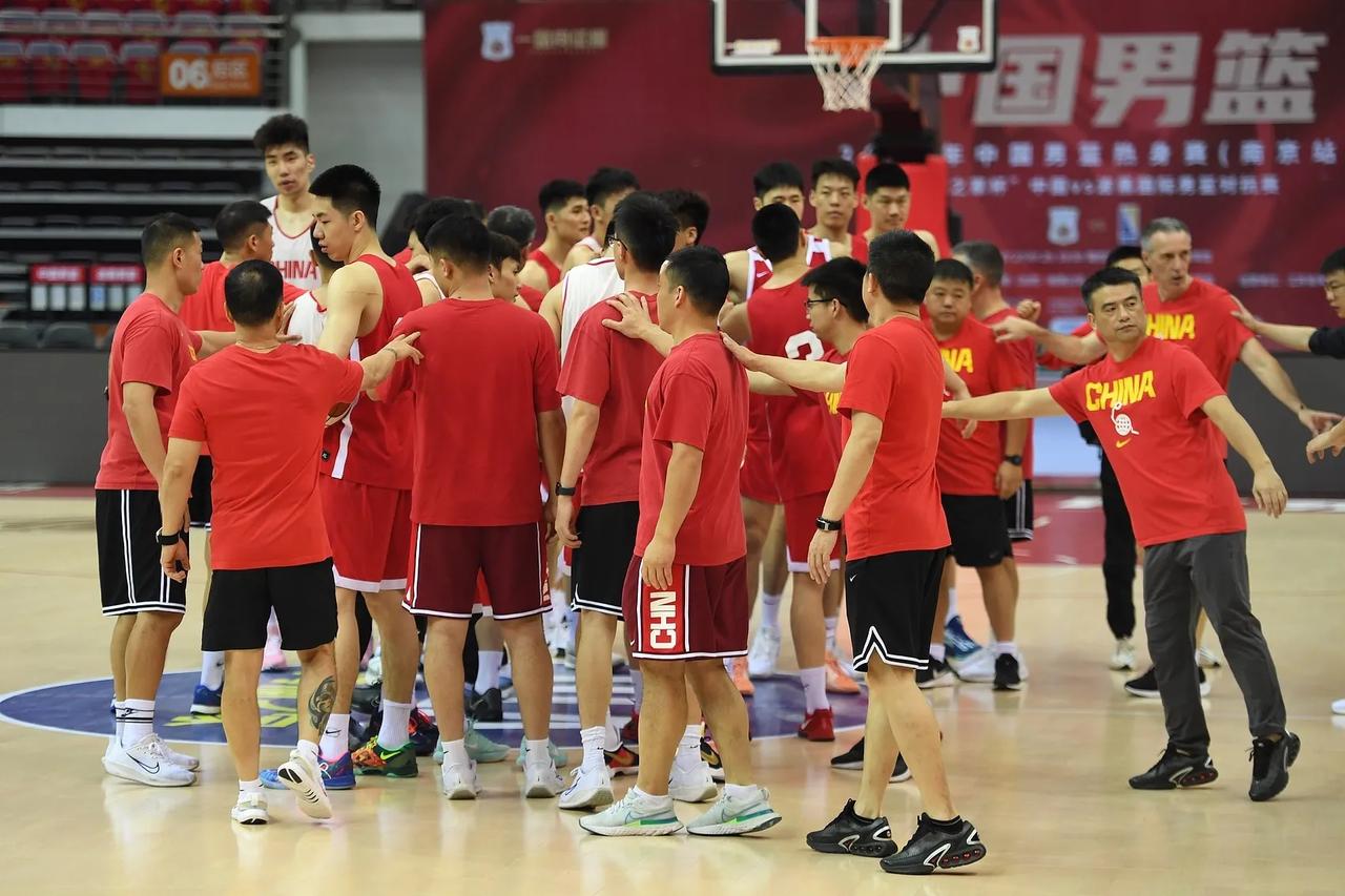 令人意外！中国男篮竟然还怕全场紧逼！

作为中国男篮老球迷的朋友都应该知道中国男