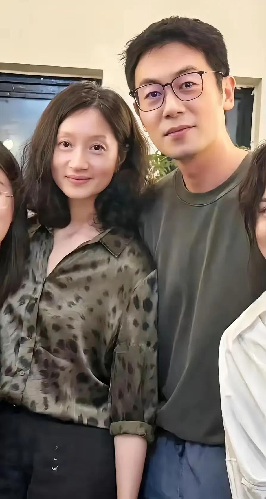 实话实说，男明星比老婆长得好的还是头一次见！男人有钱了之后都是找那些比自己漂亮的