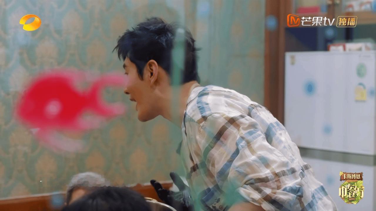 黄晓明给阿嬷的情书是一道菜黄晓明阿嬷严选大虾萝卜粉丝汤 远赴南洋传递中华味道，黄