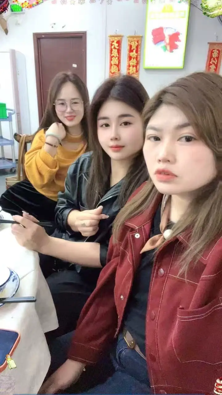 🎬 这一年杀青啦！ 今年的班就上到这里喽！来年依旧是牛马🐮 🐴明...