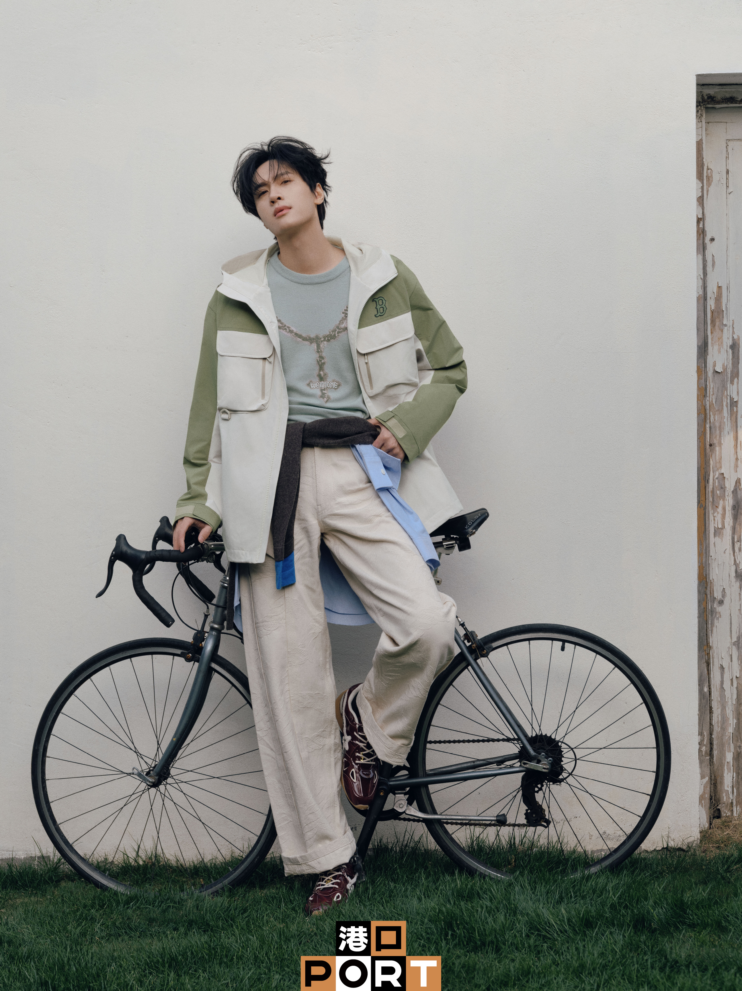 展轩 x PORT封面style大片释出，身穿Alexander McQueen