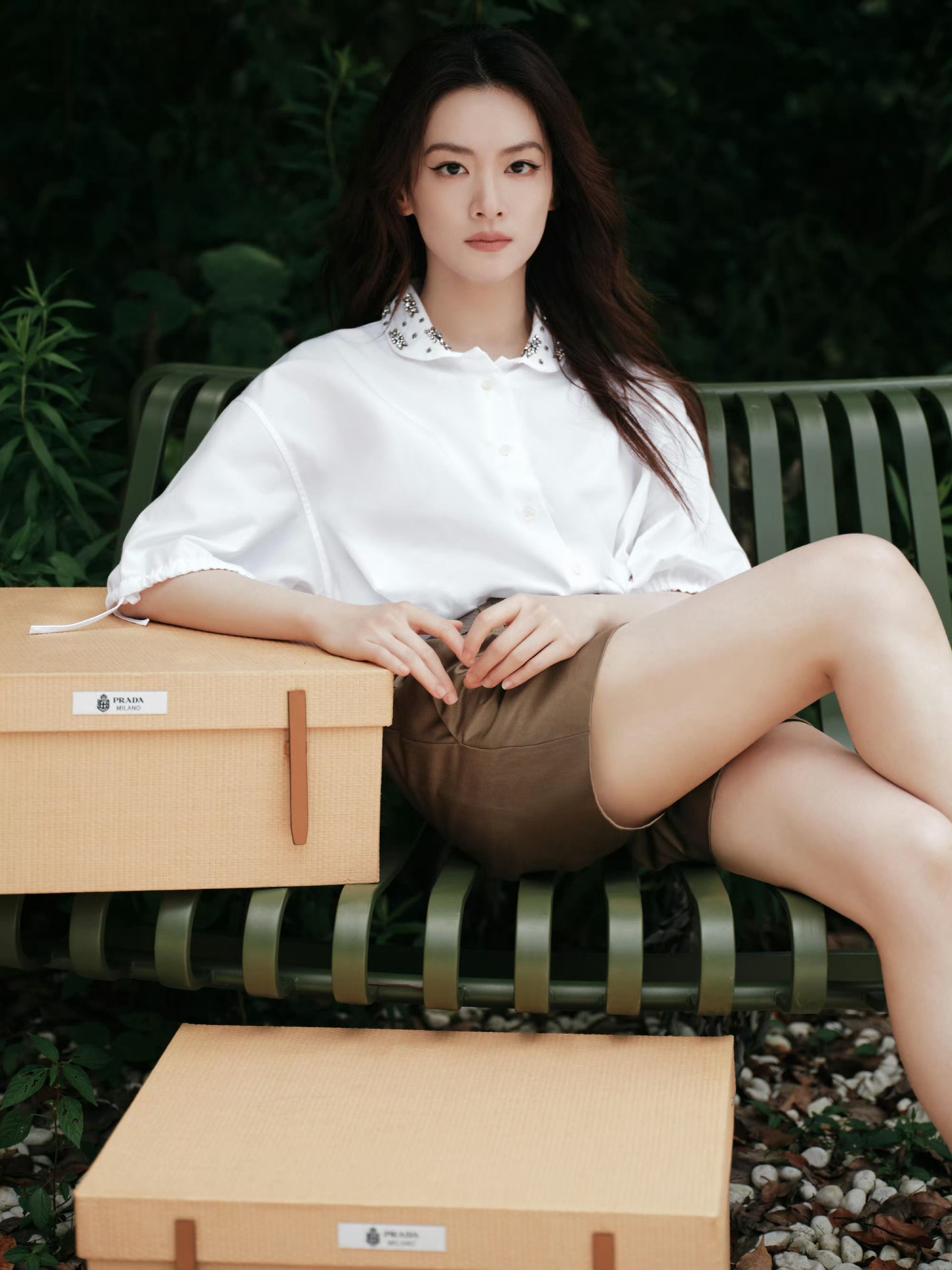 PRADA品牌大使陈昊宇 时尚灵感解读 带来一组夏日造型图集，清爽穿搭佩戴Bon